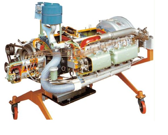 matériel pédagogique : Système didactique en coupe de modèle de moteur diesel 6 cylindres horizontaux (autobus)